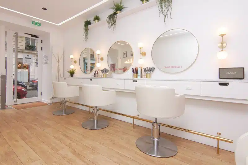 Transformer son salon en salon de beauté la tendance de la coiffure à domicile
