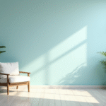 Salon minimaliste avec lumière naturelle et mur pastel bleu