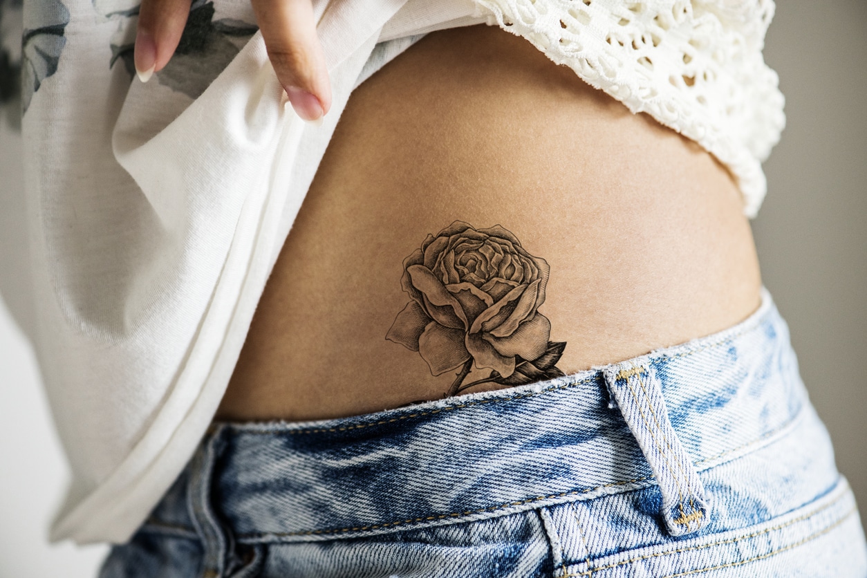tatouage ventre femme